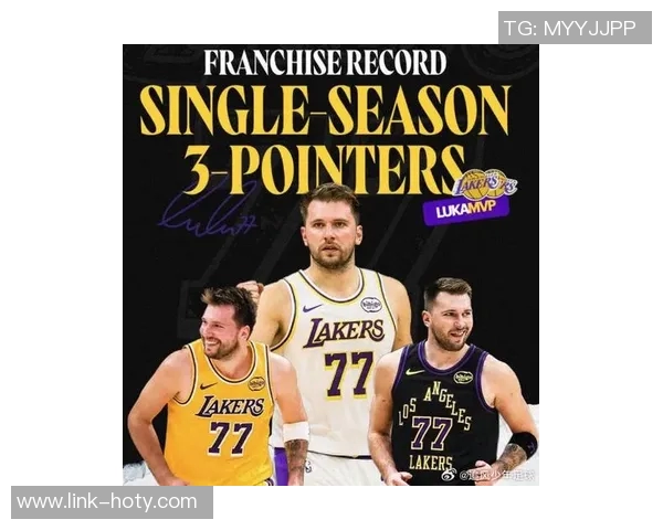 老队友默契配合濃眉果断分球助拉塞尔轻松命中三分